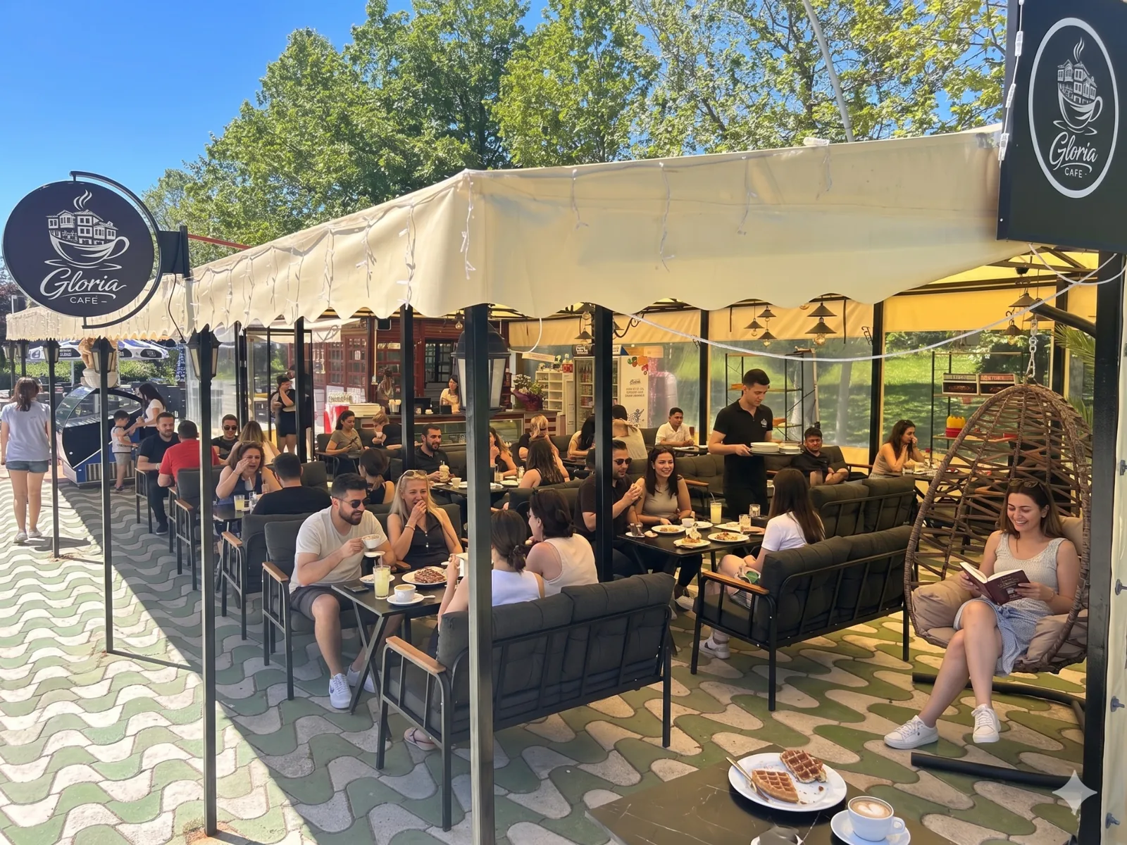 Gloria Cafe bahçe