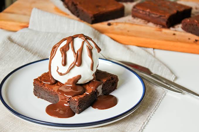 Brownie (Dondurma ile)